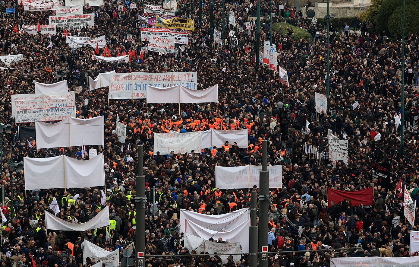 Λεπτό προς λεπτό τα συλλαλητήρια σε Ελλάδα και εξωτερικό για τα δύο χρόνια από τα Τέμπη -Δείτε live εικόνα