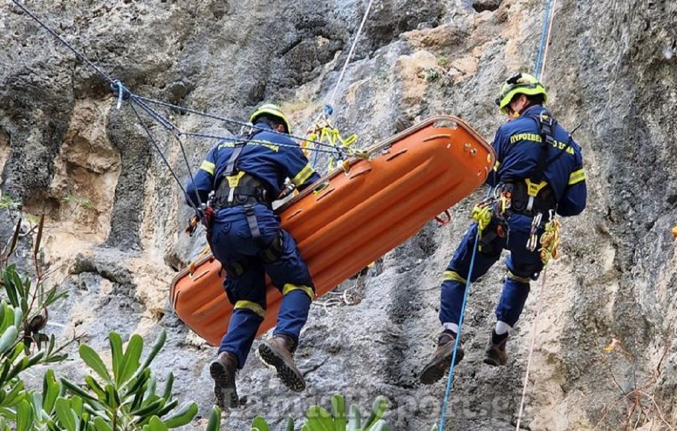 Νεκρή ανασύρθηκε τουρίστρια από χαράδρα στους Δελφούς