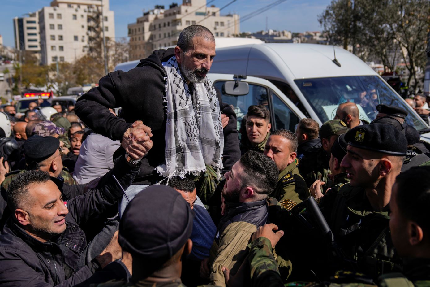 Στη λωρίδα της Γάζας έφθασαν λεωφορεία με πάνω από 300 Παλαιστίνιους κρατούμενους