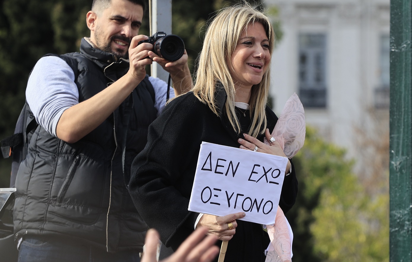 Καρυστιανού κατά Κλάπα: «Καταπατούν τη Δημοκρατία όσοι λειτουργούν κατά παράβαση των νόμων»