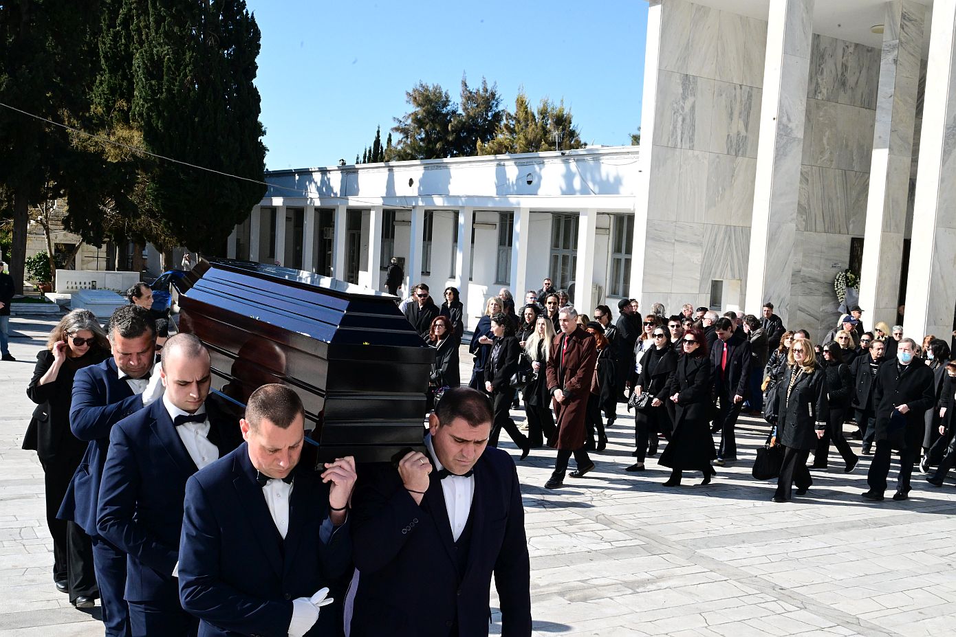 Συγκίνηση στο τελευταίο αντίο του Δημήτρη Κολλάτου