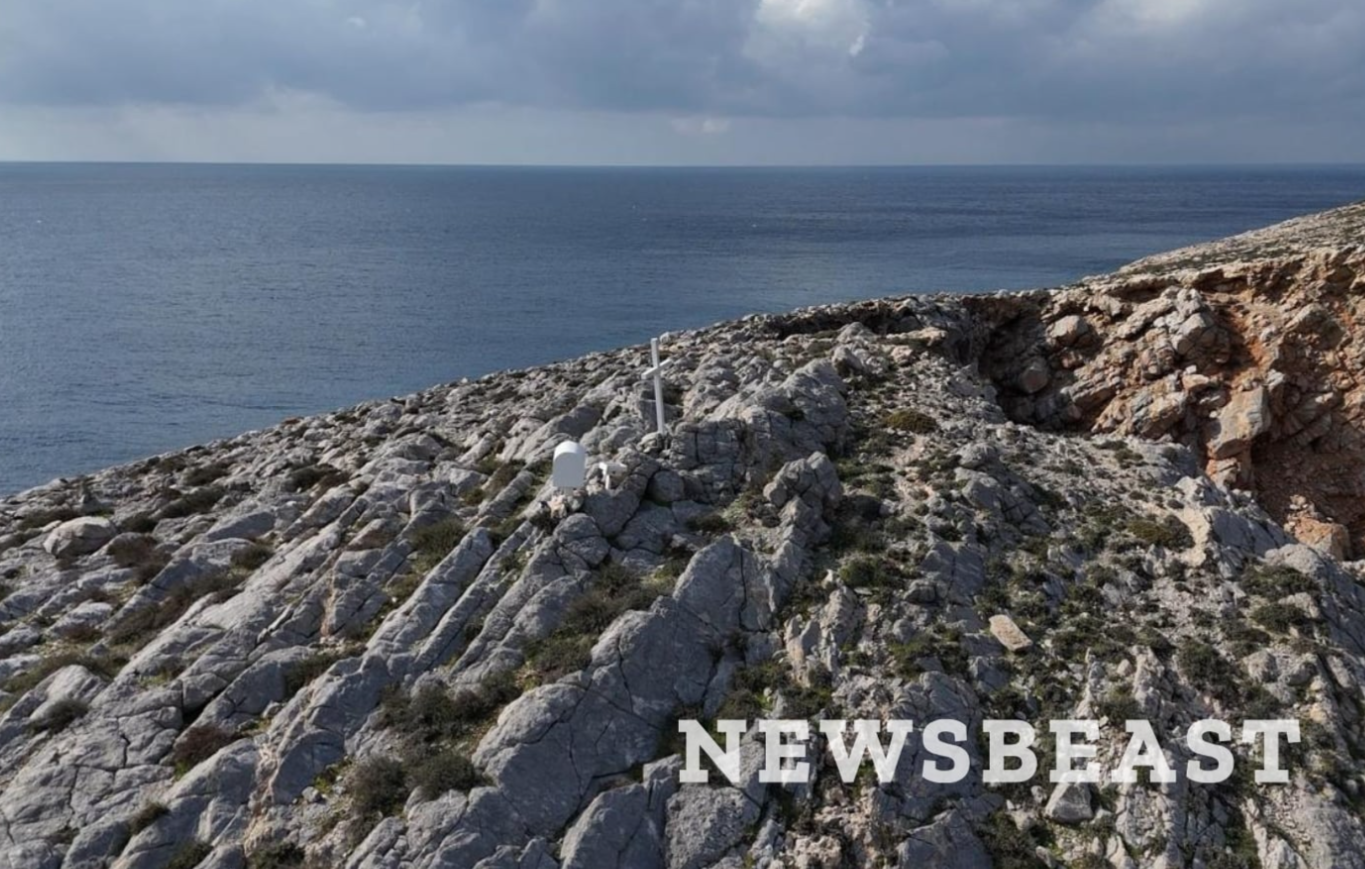 Έβαλαν σεισμογράφο στην Άνυδρο, το σημείο μηδέν των σεισμών στις Κυκλάδες – Φωτογραφίες από το ρήγμα