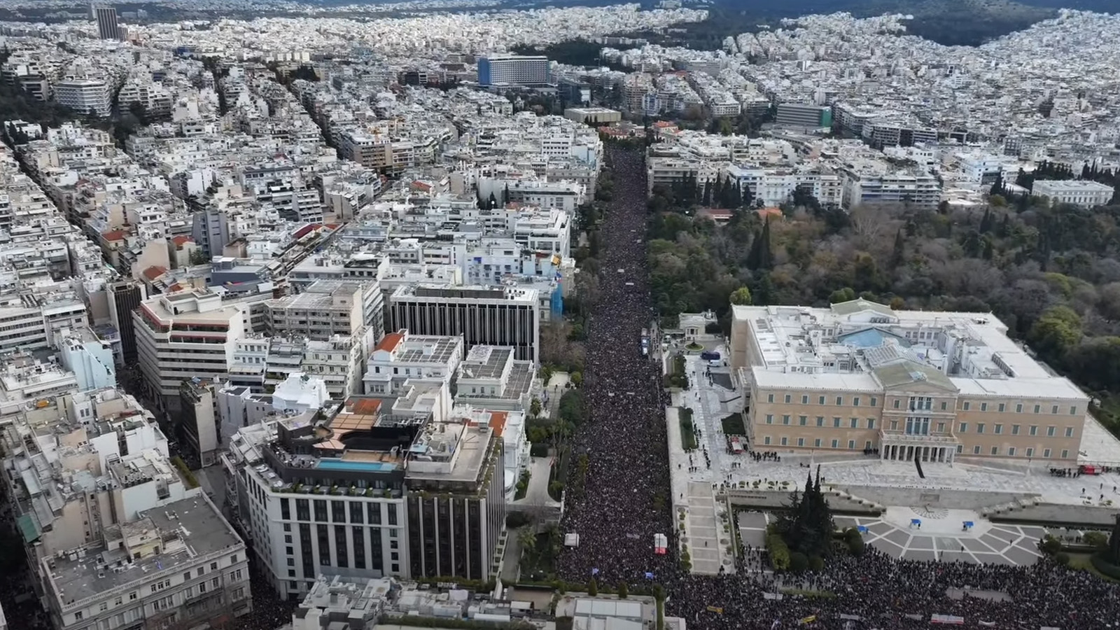 Πώς μετέδωσαν τα ξένα ειδησεογραφικά πρακτορεία τη μεγαλειώδη συγκέντρωση της Αθήνας για τα Τέμπη