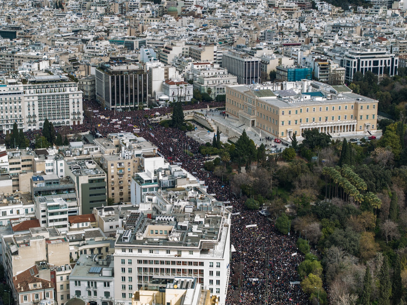 «Ποτέ ξανά Τέμπη», είπαν οι γονείς θυμάτων από το Σύνταγμα