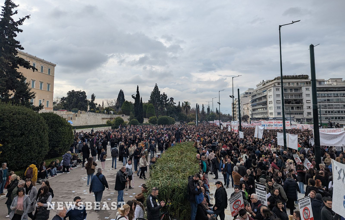 Προσαγωγές στο κέντρο της Αθήνας – Εντοπίστηκαν τσάντες με μολότοφ