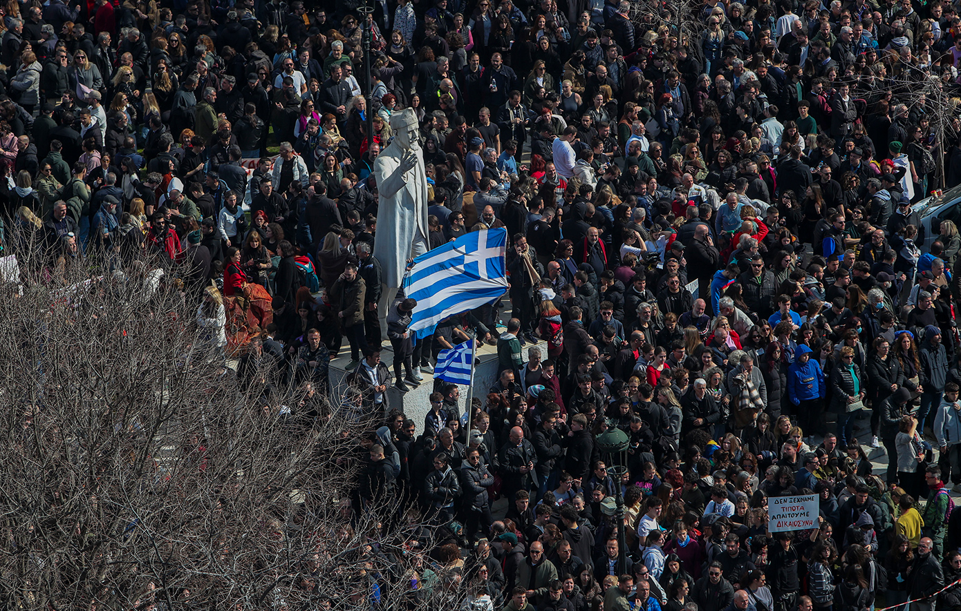 Κακουργηματική δίωξη στον 14χρονο που συνελήφθη χθες στη Θεσσαλονίκη για μολότοφ