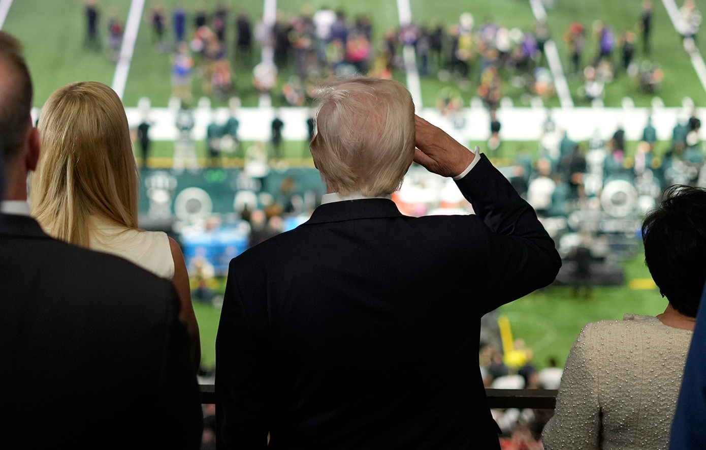 Στον τελικό του Super Bowl ο Ντόναλντ Τραμπ &#8211; Οι επευφημίες, οι αποδοκιμασίες και η ειρωνεία για την Τέιλορ Σουίφτ