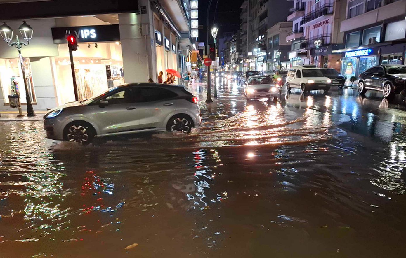 Καιρός: Ισχυρές βροχές το βράδυ σε Ήπειρο, Πελοπόννησο και Δυτική Στερεά &#8211; Πώς θα κινηθεί η κακοκαιρία την Κυριακή