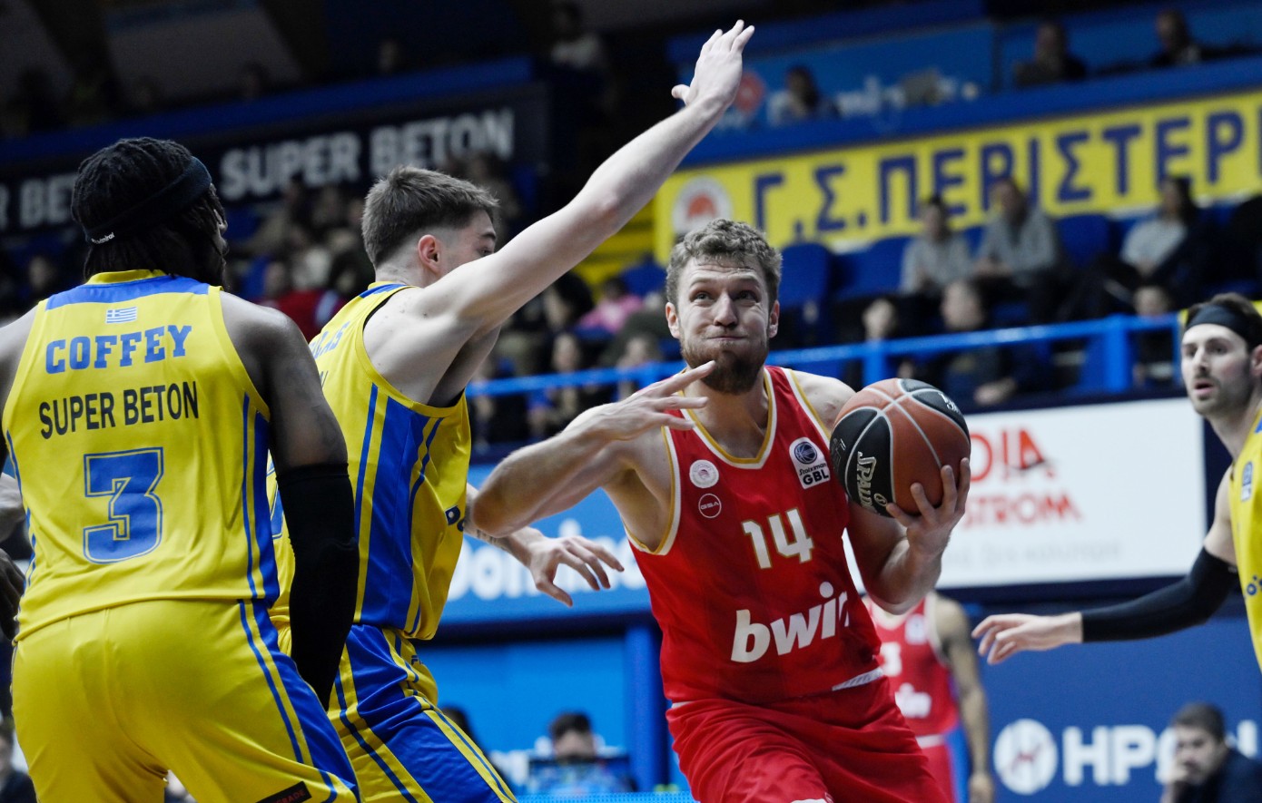 Stoiximan Basket League: Ο Ολυμπιακός πέρασε από το Περιστέρι με Βεζένκοβ και Πίτερς