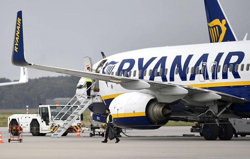 Non binary μηνύει την Ryanair και ζητά αποζημίωση 4.200 λίρες γιατί δεν έχει εισιτήρια για ουδέτερο φύλο