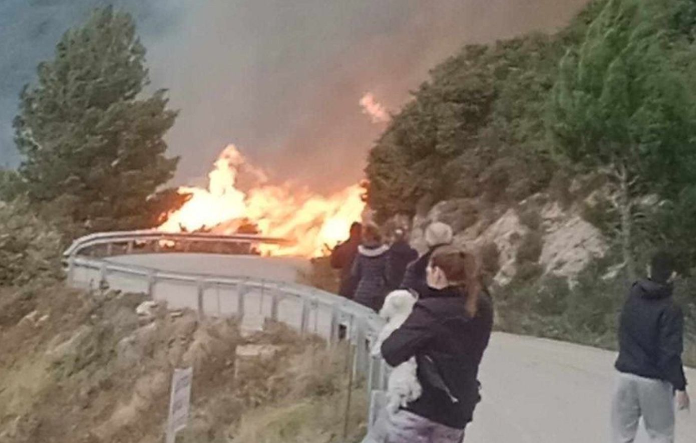 Φωτιά τώρα στην Λευκάδα &#8211; Ήχησε το 112, εκκενώνεται ο Άγιος Νικήτας