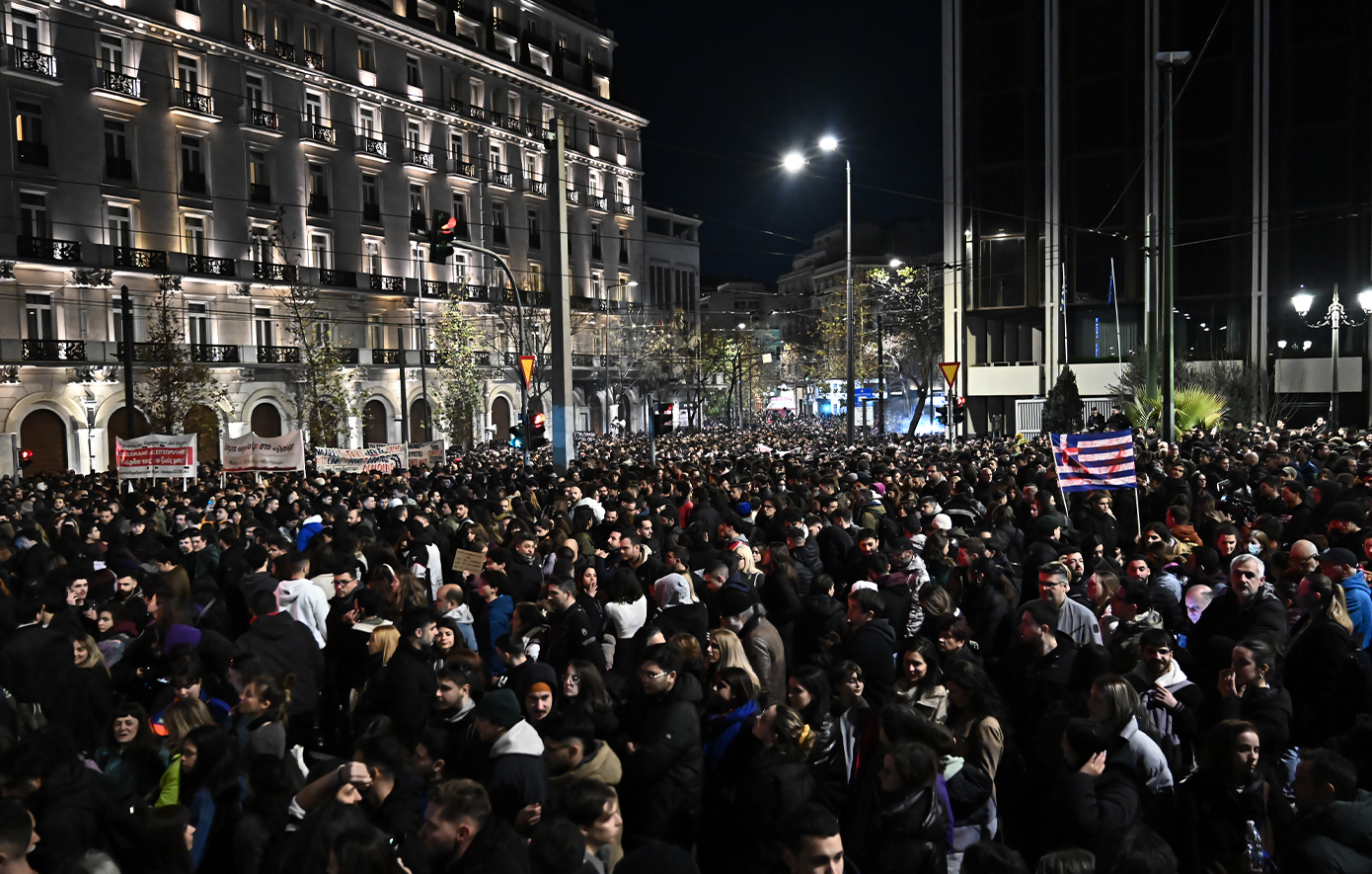 Πλήθος κόσμου ξανά στο Σύνταγμα για τα Τέμπη &#8211; Νέα συλλαλητήρια σε 14 πόλεις