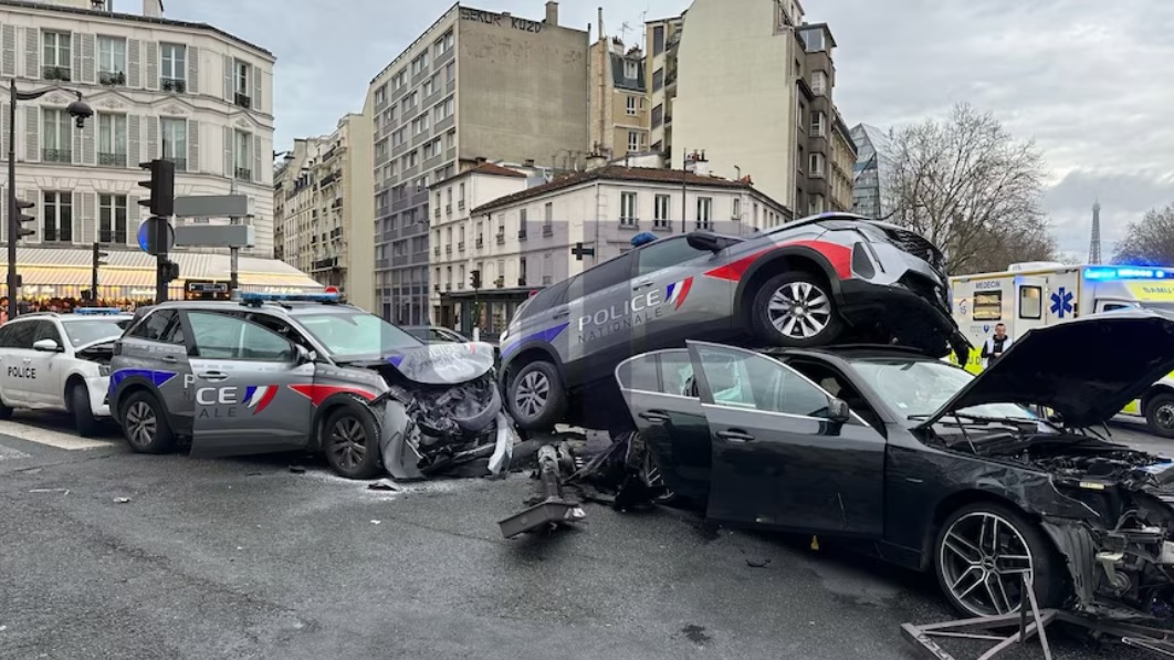 Παρίσι: Δεκατρείς τραυματίες, ανάμεσά τους δέκα αστυνομικοί, μετά από ξέφρενη καταδίωξη στους δρόμους της πόλης