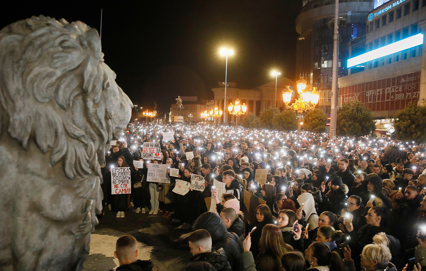 Σκόπια: Βουβή διαμαρτυρία για την τραγωδία στο Κότσανι &#8211; «Η διαφθορά σκοτώνει»