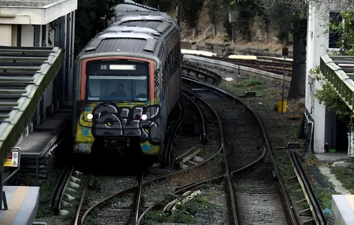 Συνελήφθη 15χρονος που έριχνε πέτρες σε συρμό του ΗΣΑΠ και τραυμάτισε τον οδηγό