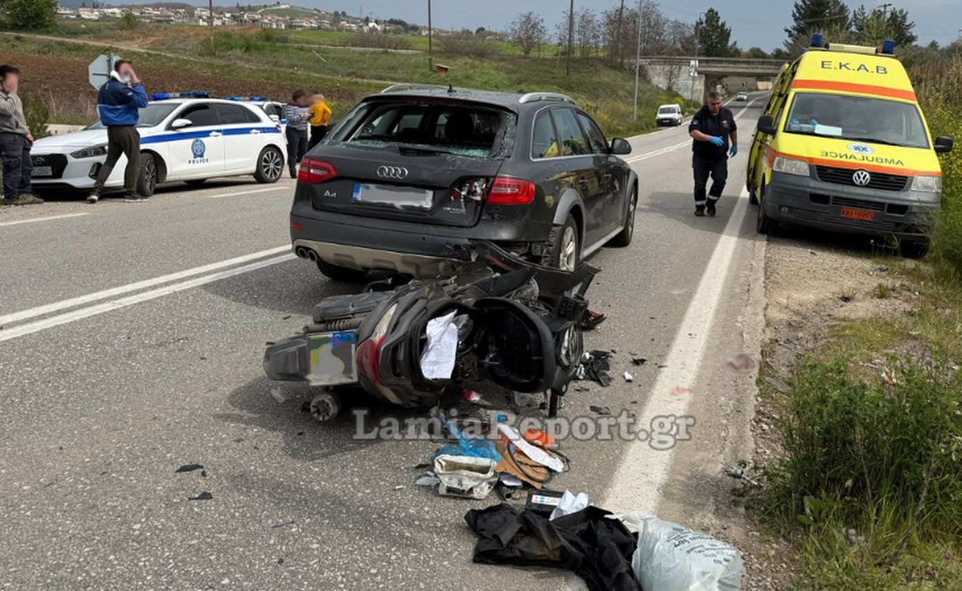 Λαμία: Σοβαρό τροχαίο με μηχανάκι &#8211; «Καρφώθηκε» πίσω από ΙΧ &#8211; Δείτε φωτογραφίες