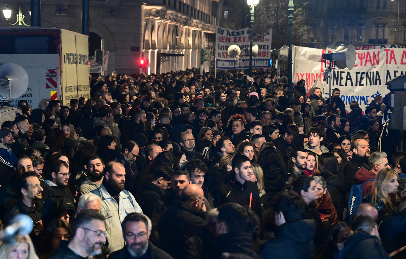 Πλήθος κόσμου ξανά στο Σύνταγμα για τα Τέμπη &#8211; Συλλαλητήρια σε 14 πόλεις