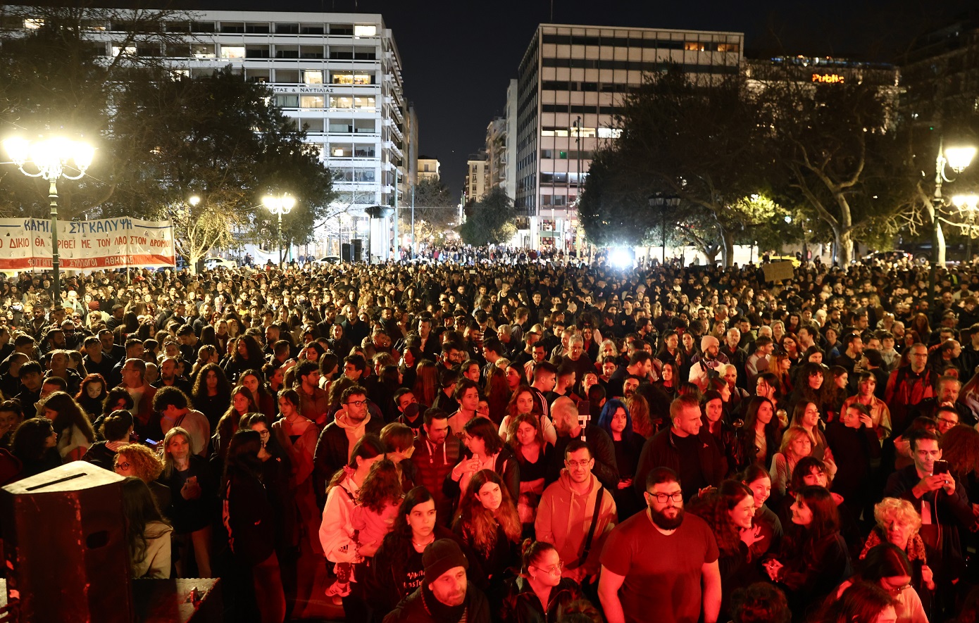 «Ένα τραγούδι για τα παιδιά που χάθηκαν»: Μεγάλη συναυλία στην Πλατεία Συντάγματος για τα Τέμπη