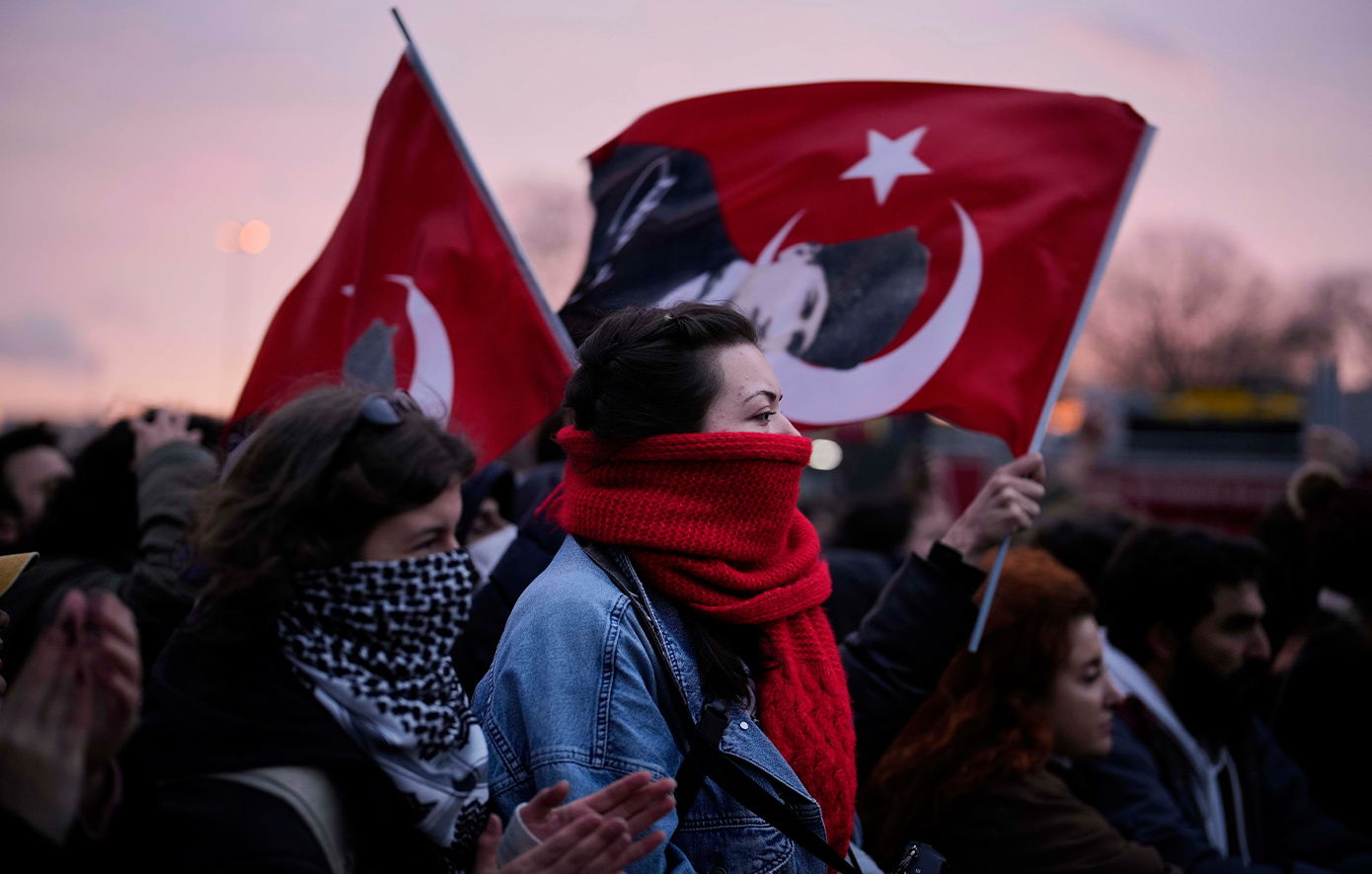 Προφυλάκιση Ιμάμογλου και συλλήψεις δημοσιογράφων: Η Τουρκία σε πολιτικό αναβρασμό