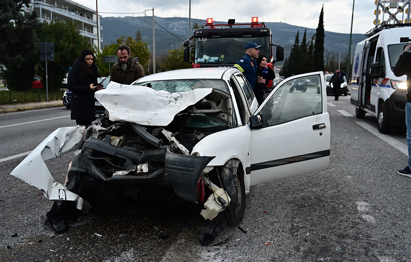 Τα τρία σενάρια για το τροχαίο στην Κατεχάκη που ξεκλήρισε μία οικογένεια &#8211; Σοκάρουν οι εικόνες από το σημείο της τραγωδίας