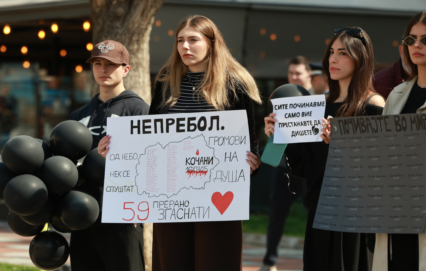 Σιωπηλή εκδήλωση μνήμης από φοιτητές της Θεσσαλονίκης για τα θύματα της φονικής πυρκαγιάς στο Κότσανι