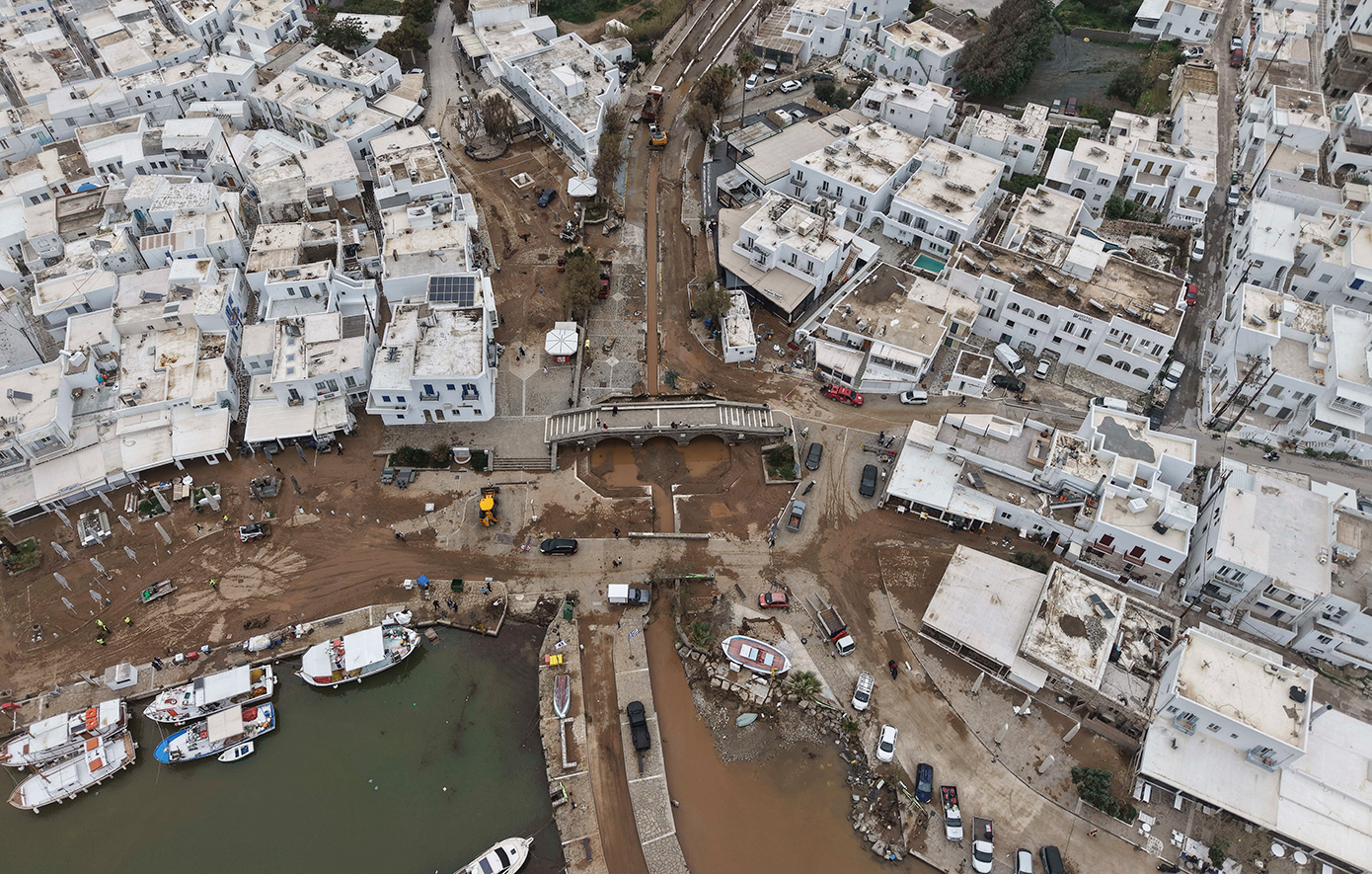 Φωτογραφίες από drone αποκαλύπτουν το μέγεθος της καταστροφής από την κακοκαιρία στην Πάρο