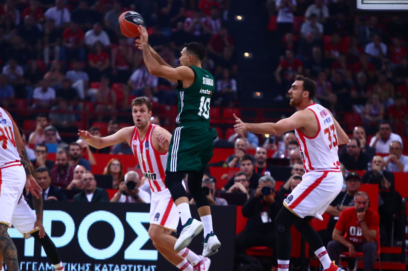Final Four: Επιχείρηση «εισιτήριο» για τους οπαδούς Ολυμπιακού και Παναθηναϊκού – Χιλιάδες αναμένονται στο Άμπου Ντάμπι