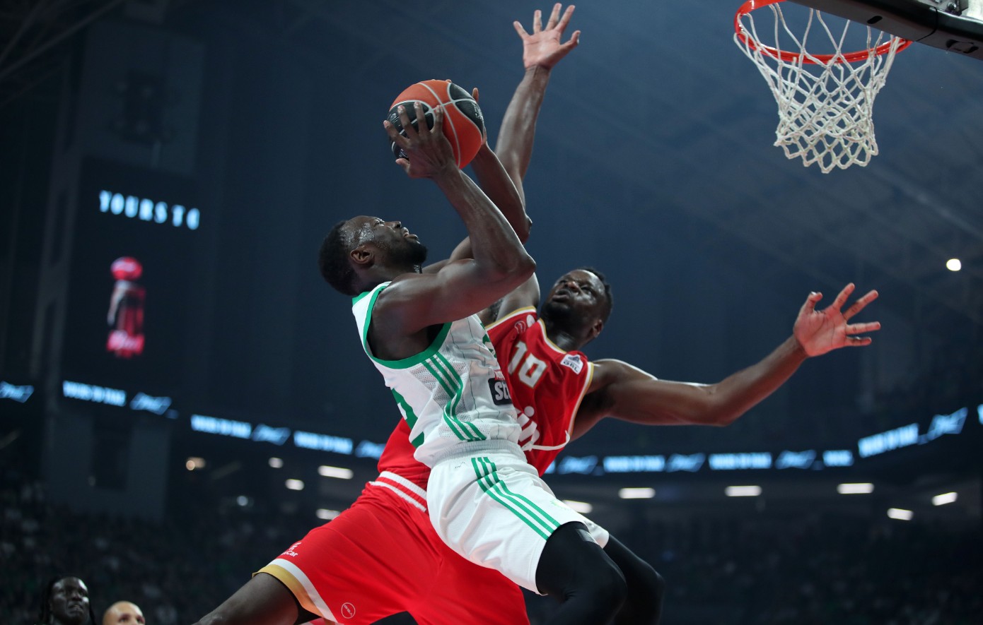 Παναθηναϊκός – Ολυμπιακός: 67-78 στο τέλος της τρίτης περιόδου