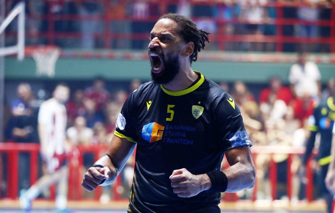 Ολυμπιακός – ΑΕΚ 27-30: Απάντησε στο break, έκανε το 2-2 και όλα θα κριθούν στον 5ο τελικό