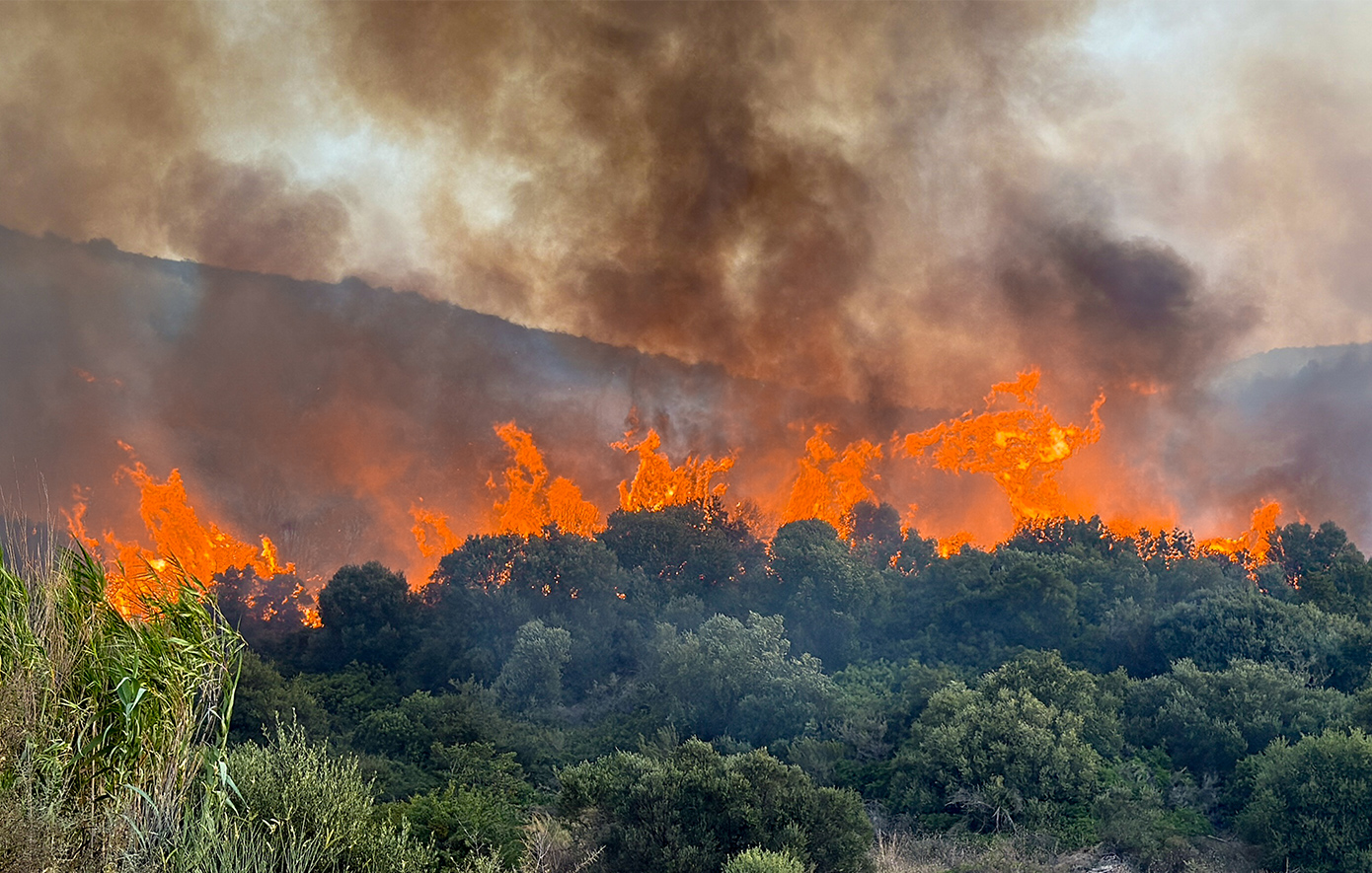 Σε επιφυλακή Πυροσβεστική και Πολιτική Προστασία: Πολύ υψηλός κίνδυνος φωτιάς αύριο σε επτά περιφέρειες της χώρας