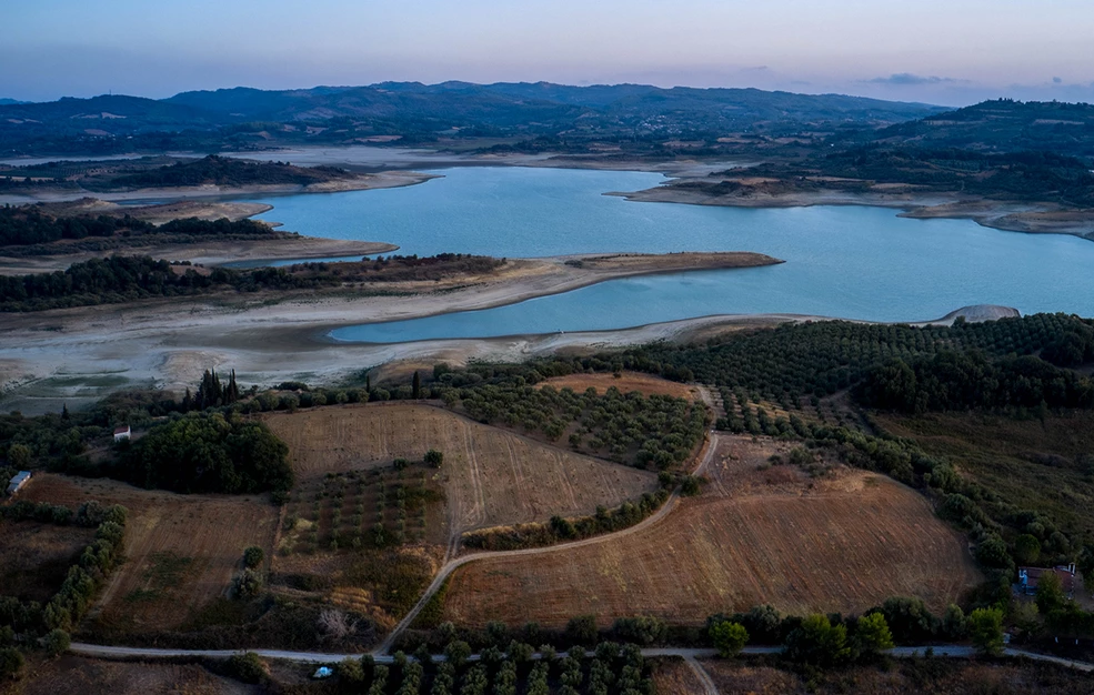 Politico: Οι Βρυξέλλες ζητούν από τις χώρες της ΕΕ να χρησιμοποιούν λιγότερο νερό