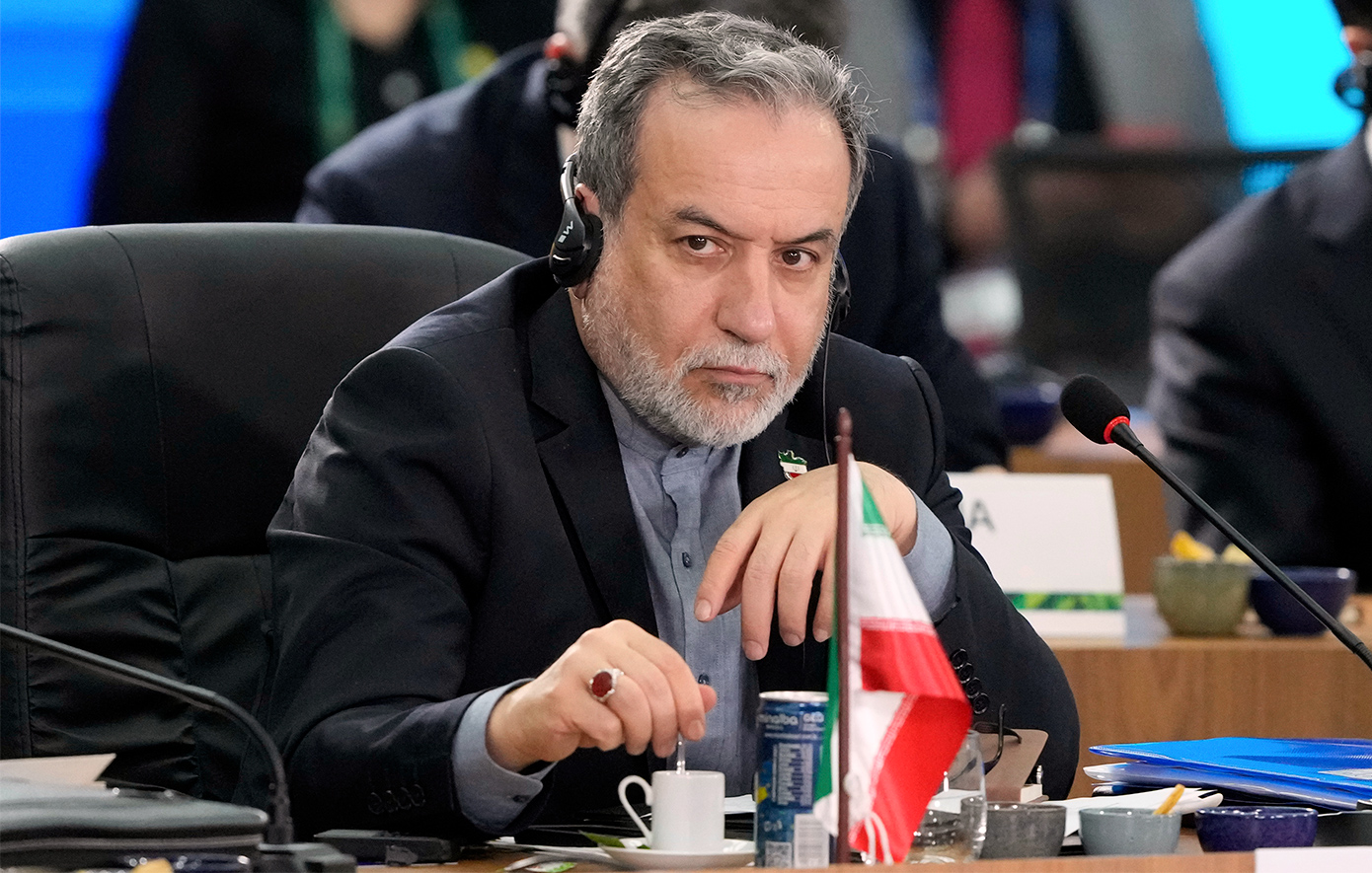 Αραγτσί: Οι ΗΠΑ θα πρέπει να αποζημιώσουν την Τεχεράνη πριν ξεκινήσουν εκ νέου συνομιλίες για το ιρανικό πυρηνικό πρόγραμμα