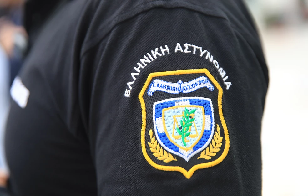 Συνελήφθη στη Θεσσαλονίκη 53χρονη αστυνομικός μετά από καταγγελία του εν διαστάσει συζύγου της – Την απείλησε με μαχαίρι