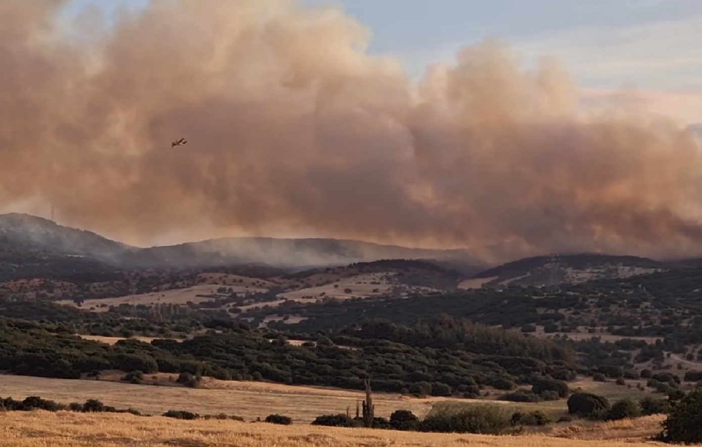 Φωτιά στο Ωραιόκαστρο Θεσσαλονίκης – Ήχησε το 112, επιχειρούν 5 αεροσκάφη και 2 ελικόπτερα
