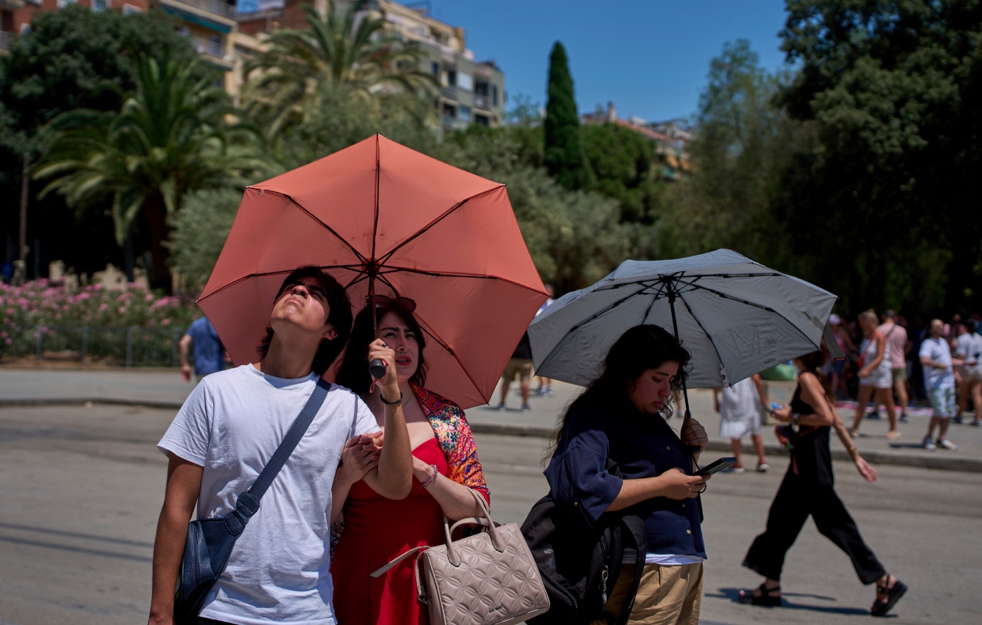 Σαρώνει την Ευρώπη ο καύσωνας – Νεκροί σε Ιταλία, Ισπανία και Γαλλία, ξέσπασαν πυρκαγιές