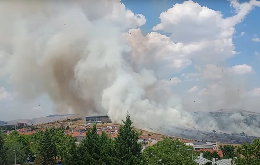 Υπό μερικό έλεγχο η φωτιά στον Άργιλο Κοζάνης – Συνεχίζεται η μάχη με τις φλόγες στα Λιβερά