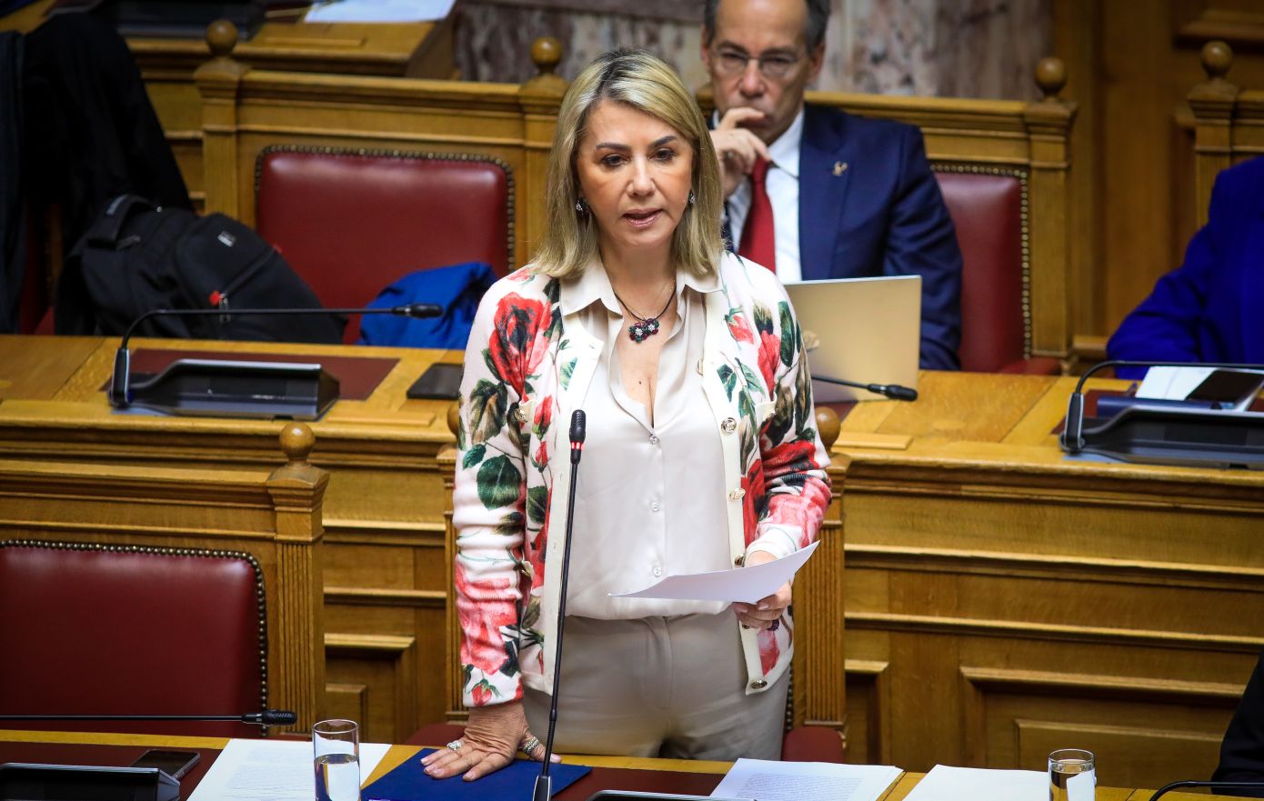 Συνελήφθη γνωστός τηλεοπτικός δημοσιογράφος που φέρεται να εκβίαζε τη Ζέττα Μακρή – Είχε προσημειωμένα χαρτονομίσματα