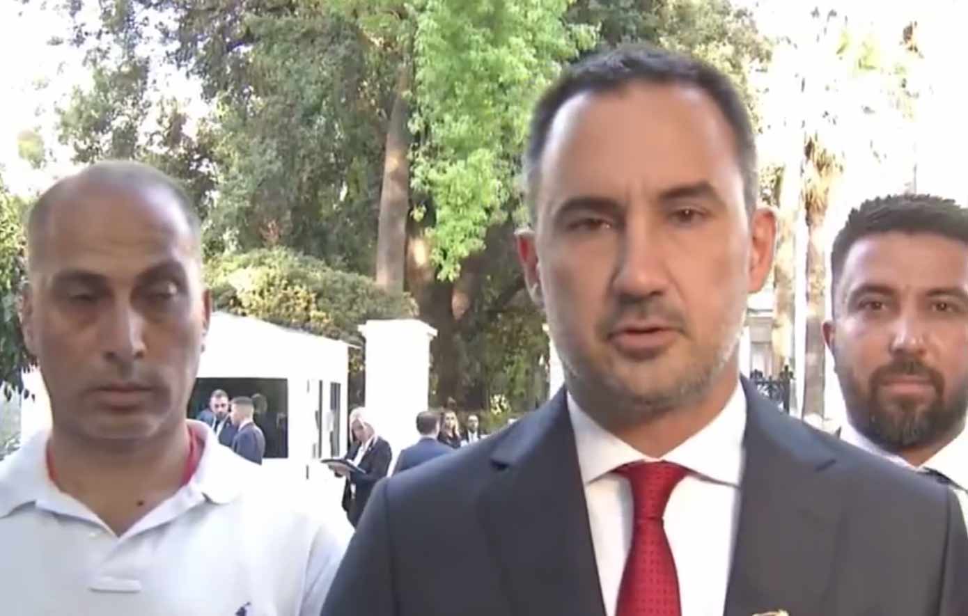 Ο Αλέξης Χαρίτσης αποχώρησε από τη δεξίωση για την αποκατάσταση της Δημοκρατίας λόγω αποκλεισμού Παλαιστίνιου πρόσφυγα