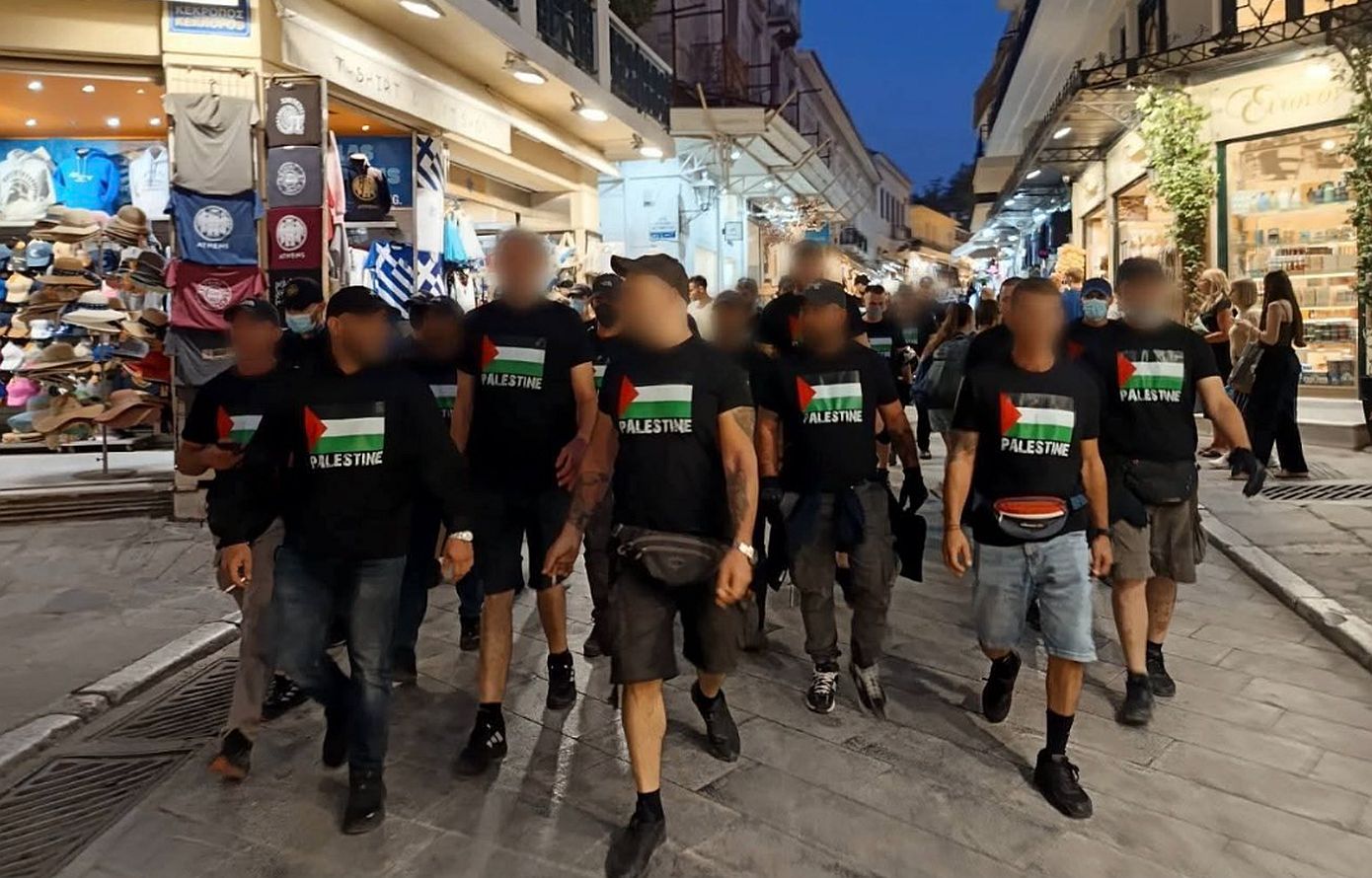 Μέλη του Ρουβίκωνα με μαύρα μπλουζάκια με τη σημαία της Παλαιστίνης στην Αθήνα – Προκαταρκτική εξέταση παρήγγειλε η Εισαγγελία