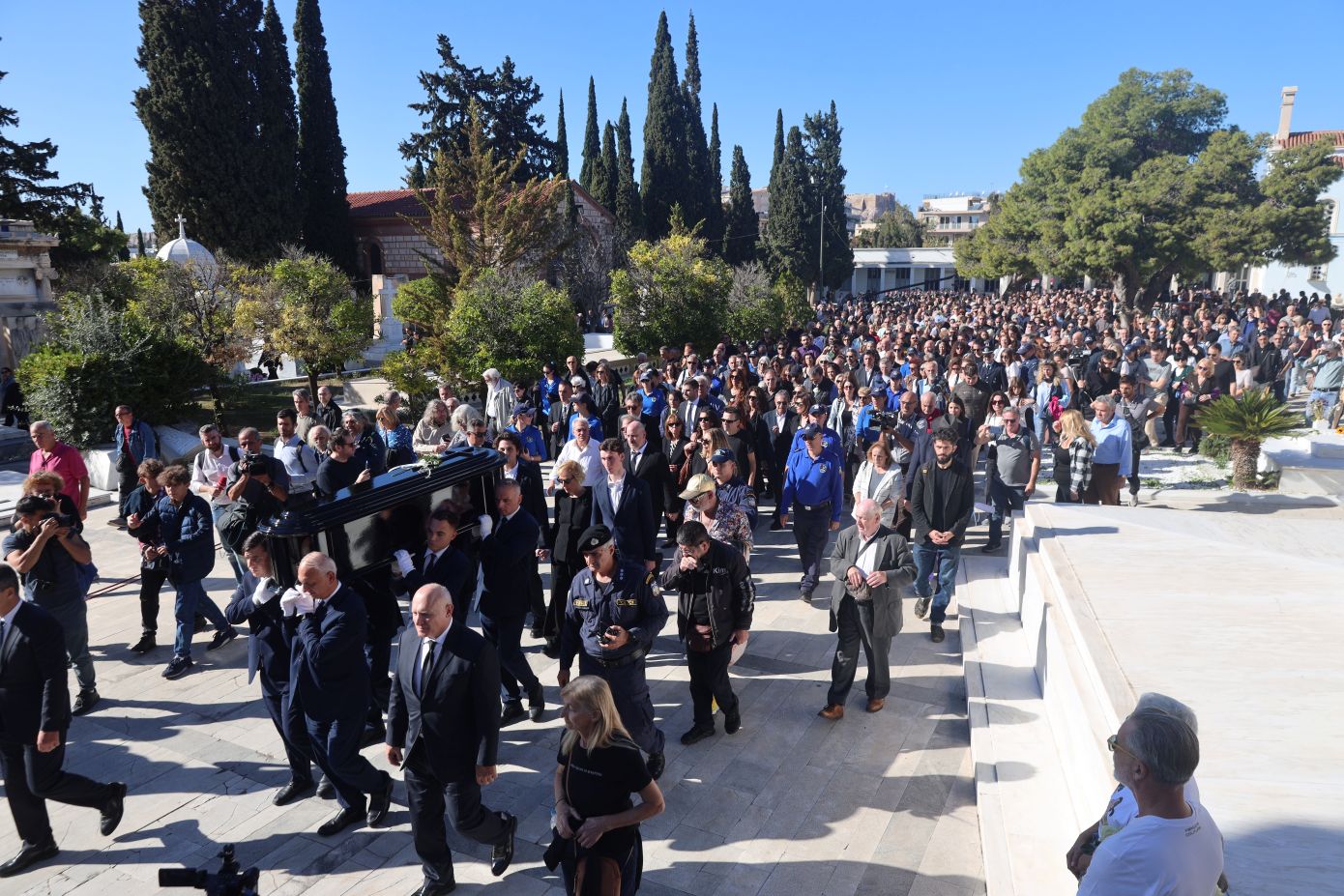 Η Ελλάδα αποχαιρέτησε τον Διονύση Σαββόπουλο: Στην αγκαλιά της Αττικής γης ο εμβληματικός δημιουργός