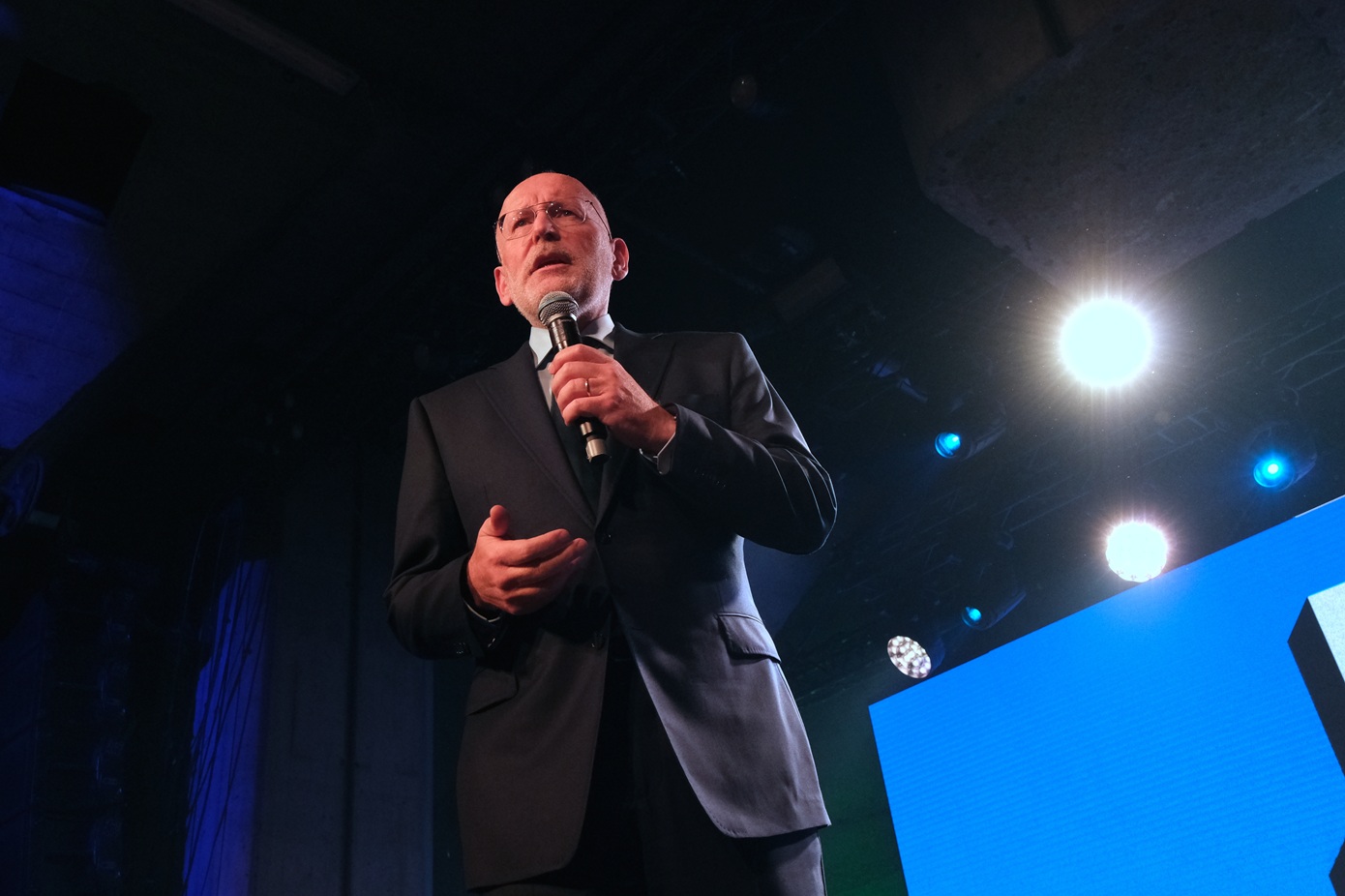 Ο Τίμερμανς αποχωρεί από την ηγεσία της Πράσινης Αριστεράς και Εργατικού Κόμματος στην Ολλανδία