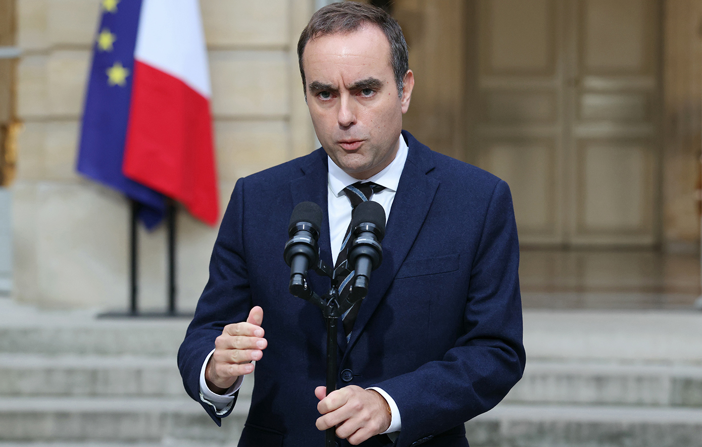 Πέφτει η κυβέρνηση στη Γαλλία – Παραιτήθηκε ο πρωθυπουργός Σεμπαστιάν Λεκορνί
