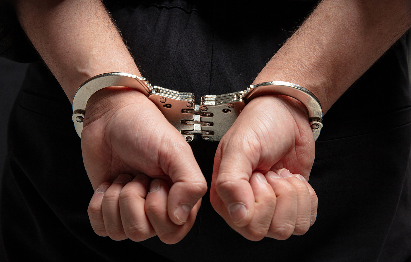 Συνελήφθησαν 29χρονος και 24χρονος που επέτρεψαν την κατανάλωση αλκοόλ σε ανήλικες στη Θεσσαλονίκη