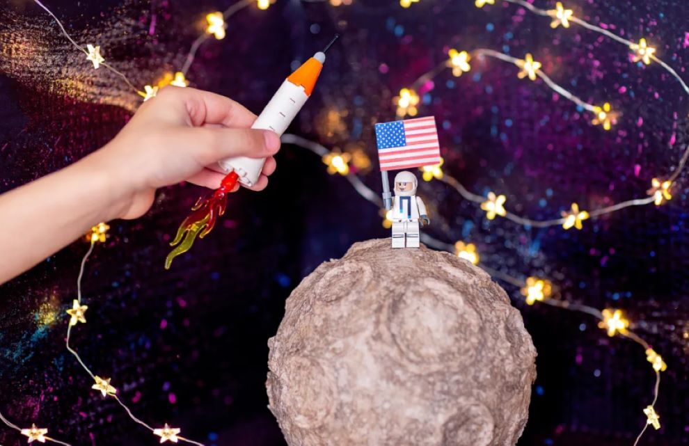 Πάμε μια βόλτα στο φεγγάρι: Έξυπνες και… γευστικές δραστηριότητες για παιδιά με θέμα τη σελήνη