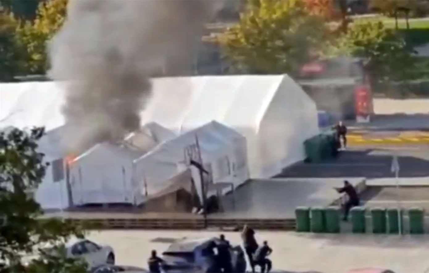 Συναγερμός στο Βελιγράδι: Πυροβολισμοί έξω από το κτίριο του κοινοβουλίου της Σερβίας