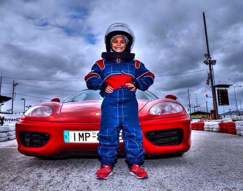 Χριστουγεννιάτικο δώρο εμπειρίας παιδική οδήγηση Ferrari Χριστουγεννιάτικο δώρο εμπειρίας παιδική οδήγηση Ferrari