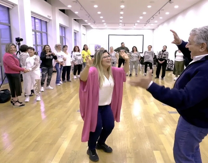 Χριστουγεννιάτικο δώρο εμπειρίας γέλιου Χριστουγεννιάτικο δώρο εμπειρίας γέλιου