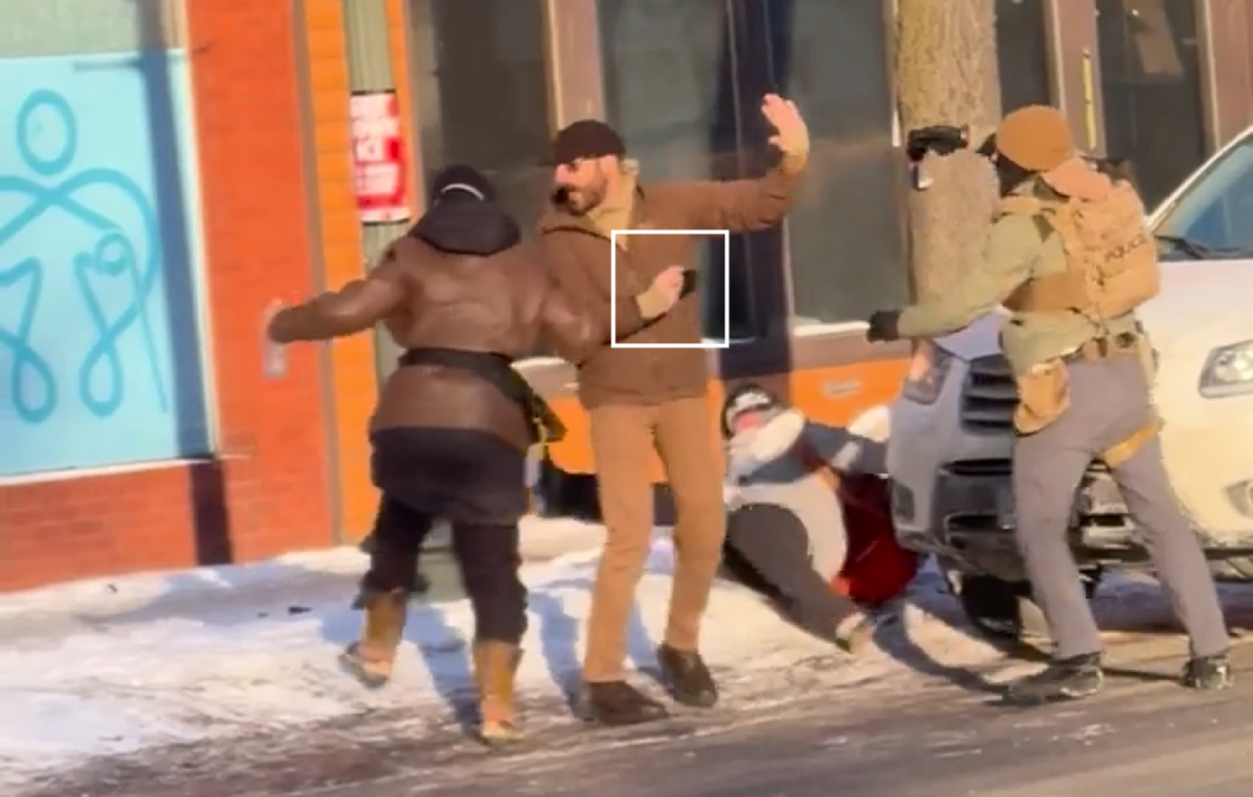 Καρέ καρέ ο πυροβολισμός του Άλεξ Πρέτι από ομοσπονδιακό πράκτορα στη Μινεάπολη Καρέ καρέ ο πυροβολισμός του Άλεξ Πρέτι από ομοσπονδιακό πράκτορα στη Μινεάπολη