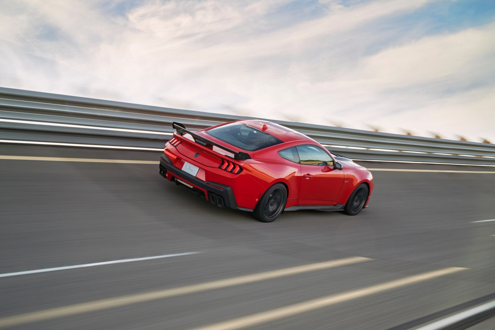 Η νέα Ford Mustang Dark Horse SC είναι γεννημένη για την πίστα Η νέα Ford Mustang Dark Horse SC είναι γεννημένη για την πίστα