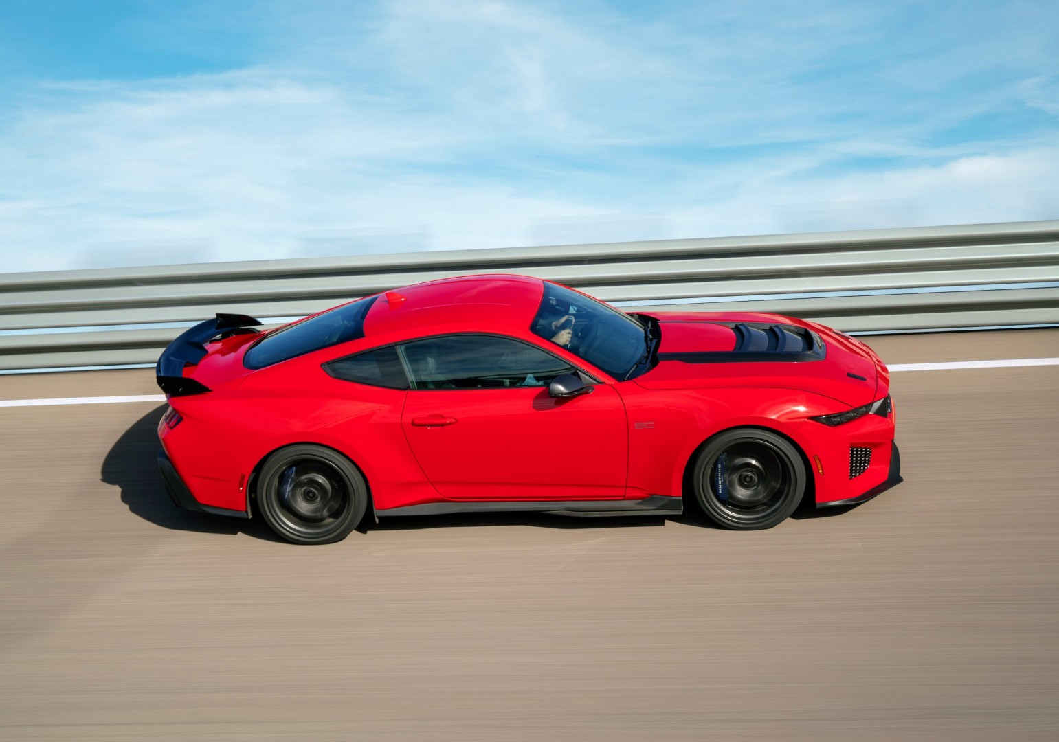 Η νέα Ford Mustang Dark Horse SC είναι γεννημένη για την πίστα Η νέα Ford Mustang Dark Horse SC είναι γεννημένη για την πίστα